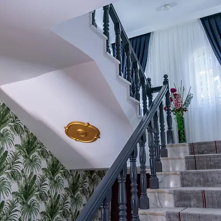 Отель Mustis Royal Plaza 3*