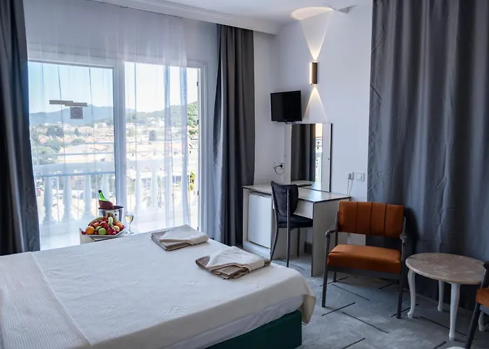Mustis Royal Plaza מרמריס