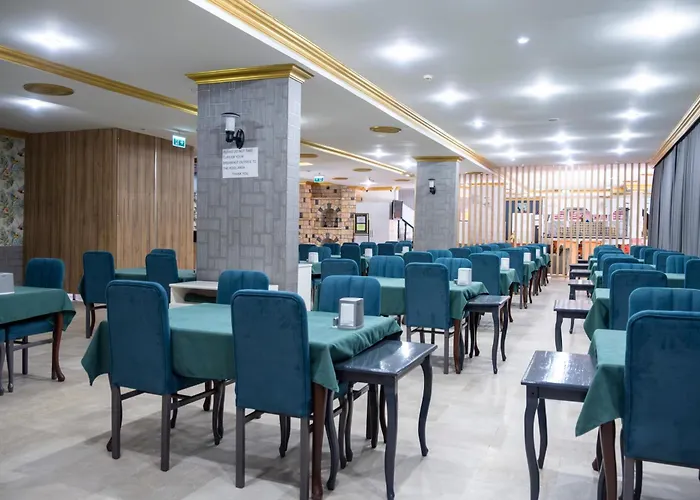 מלון Mustis Royal Plaza 3*