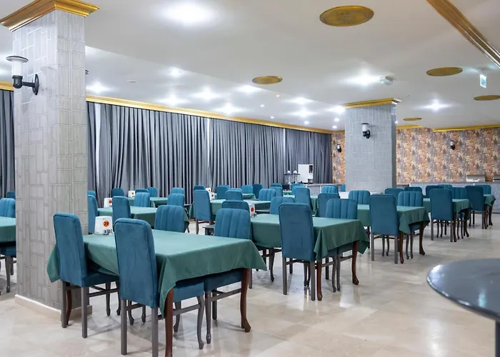 מלון Mustis Royal Plaza 3*