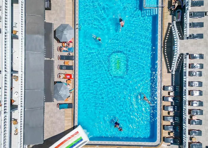 Mustis Royal Plaza מרמריס
