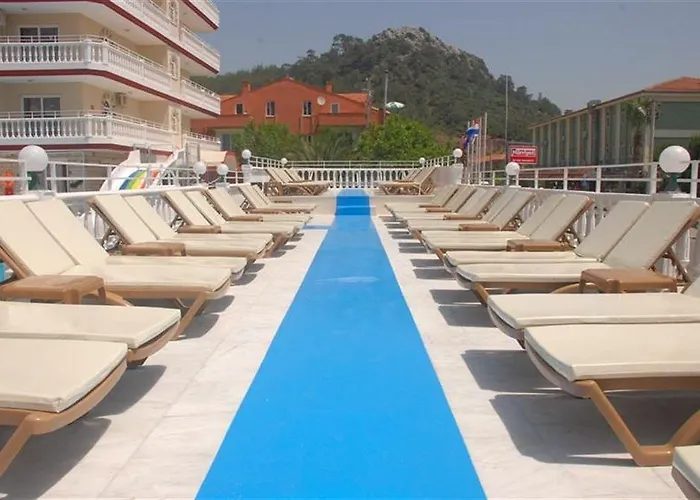 Mustis Royal Plaza מלון 3*