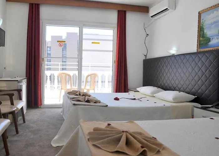 Mustis Royal Plaza מלון 3*
