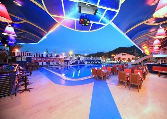 מלון Mustis Royal Plaza