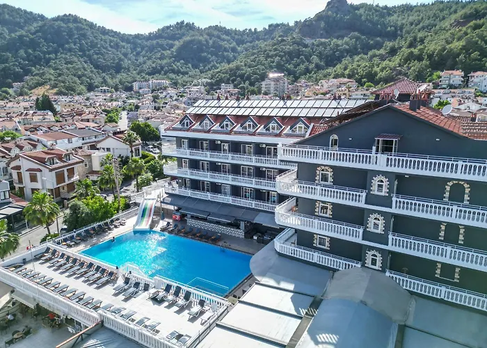 Mustis Royal Plaza Hotel 3*