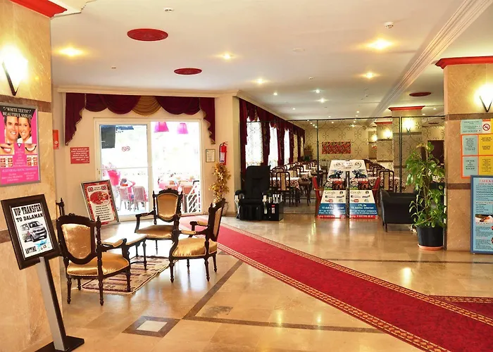 Mustis Royal Plaza Hotell 3*