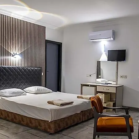 Hotel Mustis Royal Plaza