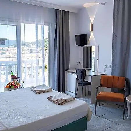 Mustis Royal Plaza Hotel 3*